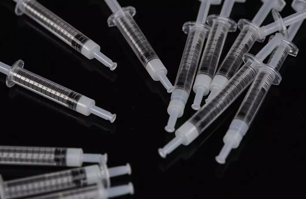 Jak správně nakládat s použitými injekcemi?