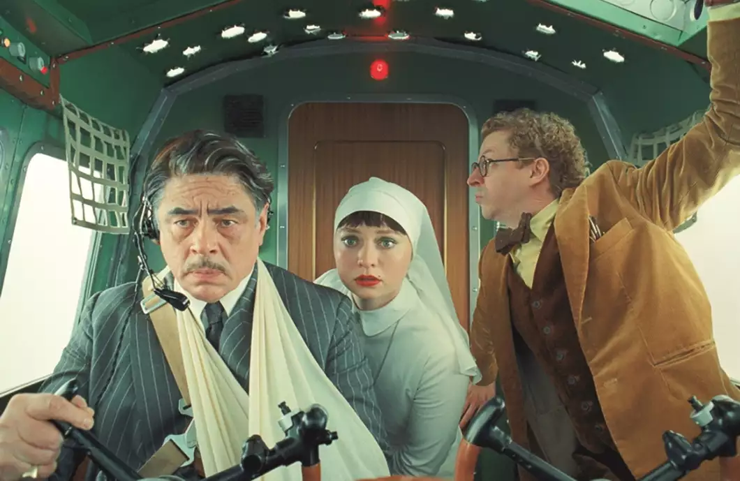 Zbavit se peněz není snadné. Alespoň ne v komedii