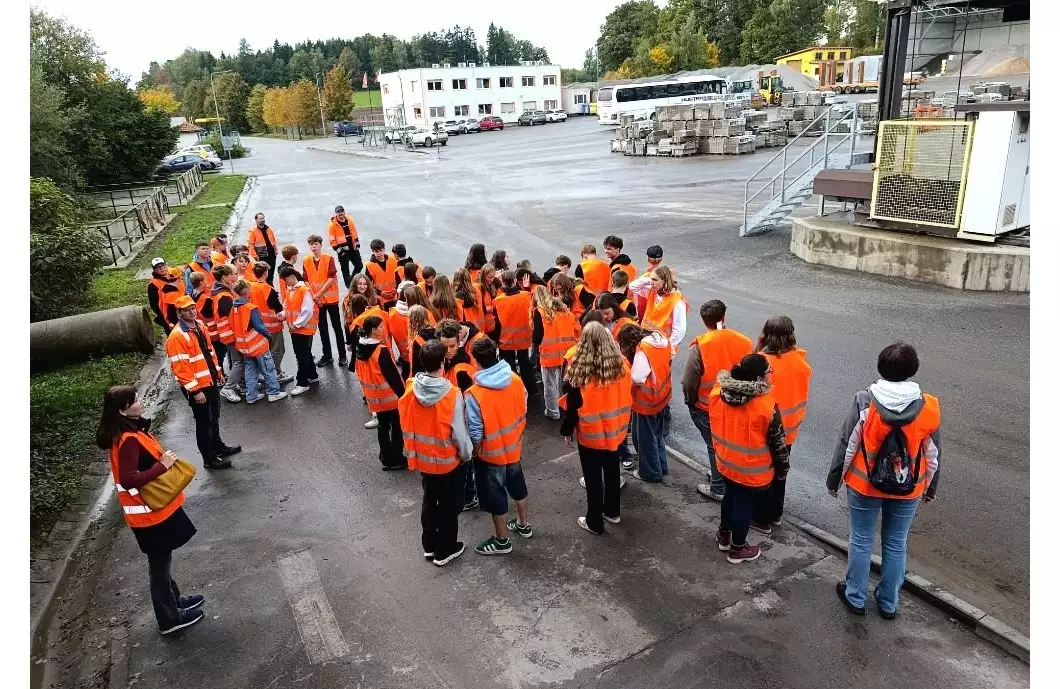Žáci ZŠ Na Pražské navštívili obalovnu Swietelsky
