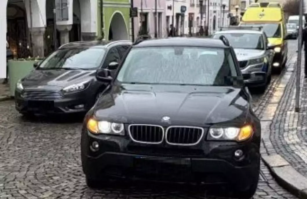 Agresivní muž napadl řidiče na Masarykově náměstí