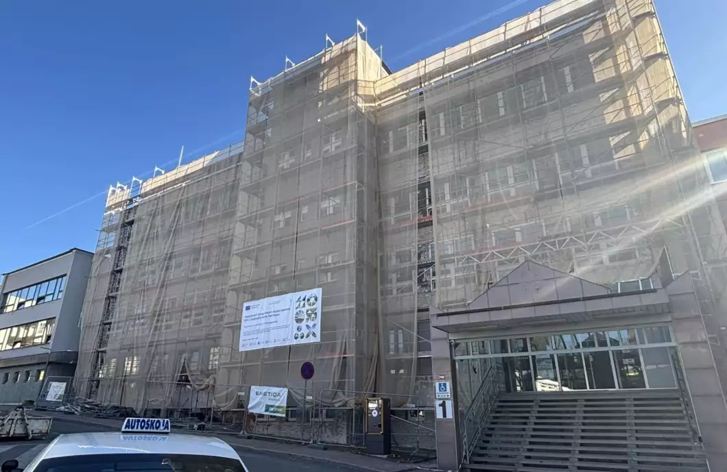 Parkování u městského úřadu omezí stavební práce