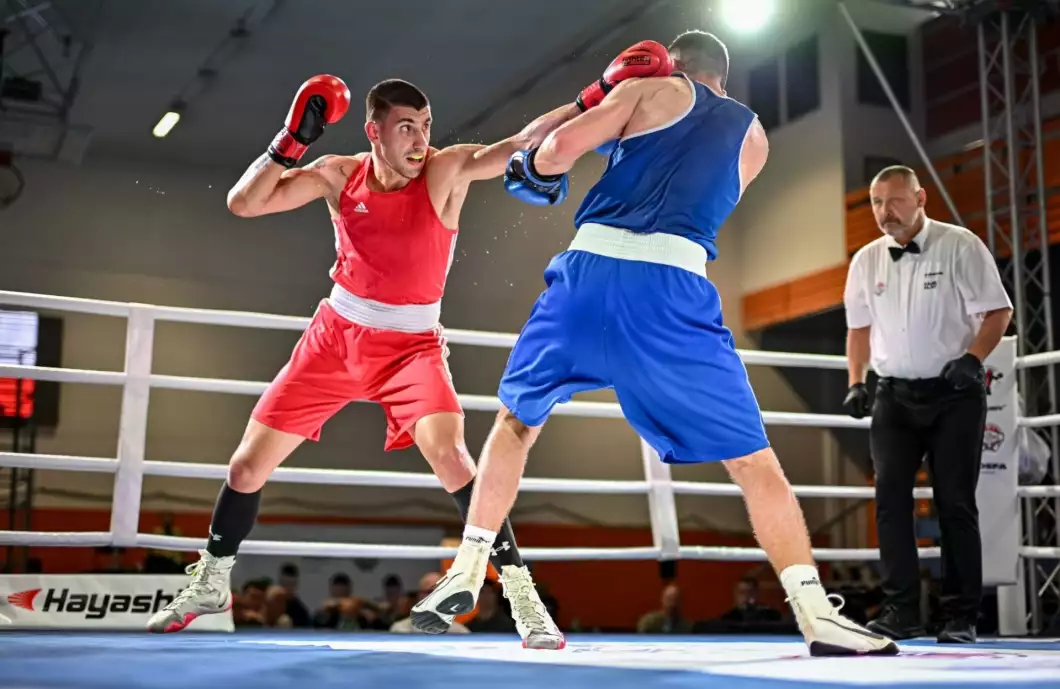 Boxer Valenta vybojoval stříbro. Míří mezi profesionály