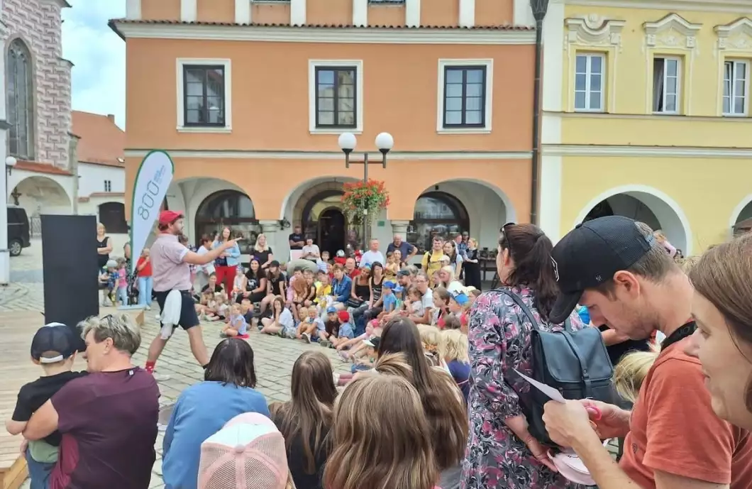 Hravý čtvrtek přinese pohádku i rybaření v kašně