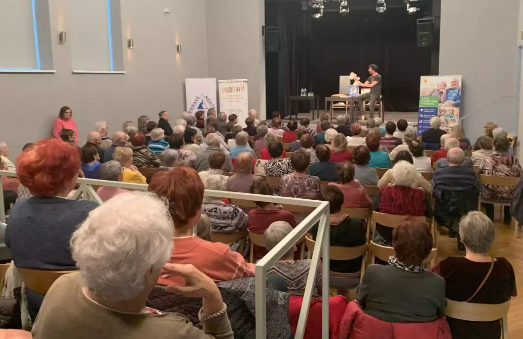 Den seniorů nabídne přednášky, hudbu i mezigenerační setkání
