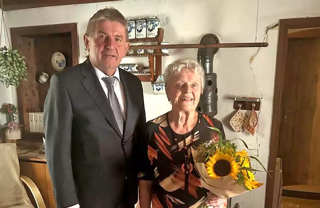 Oslavila devadesátiny. Ráda řídí auto a pracuje na zahrádce